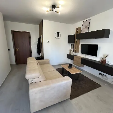 Modern Apartment, Terrace, Ac And Wifi