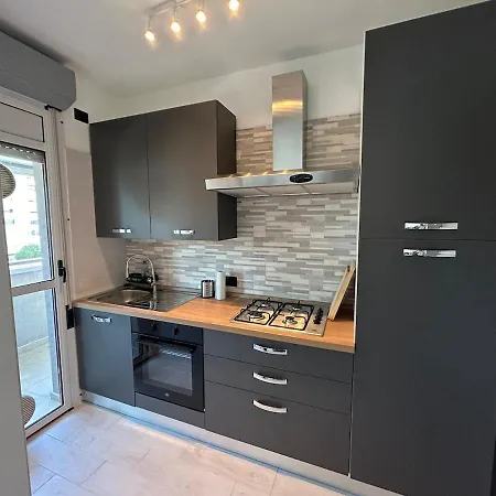 아파트 Modern Apartment, Terrace, Ac And Wifi *