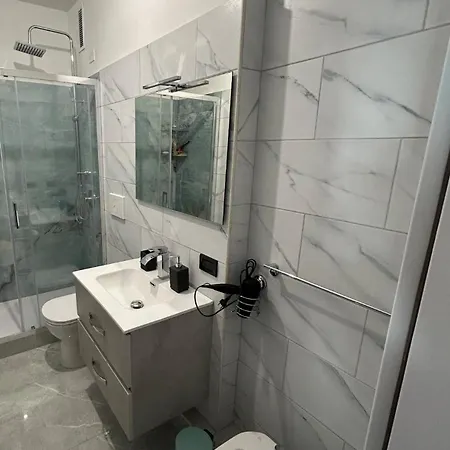 Modern Apartment, Terrace, Ac And Wifi 아파트 *